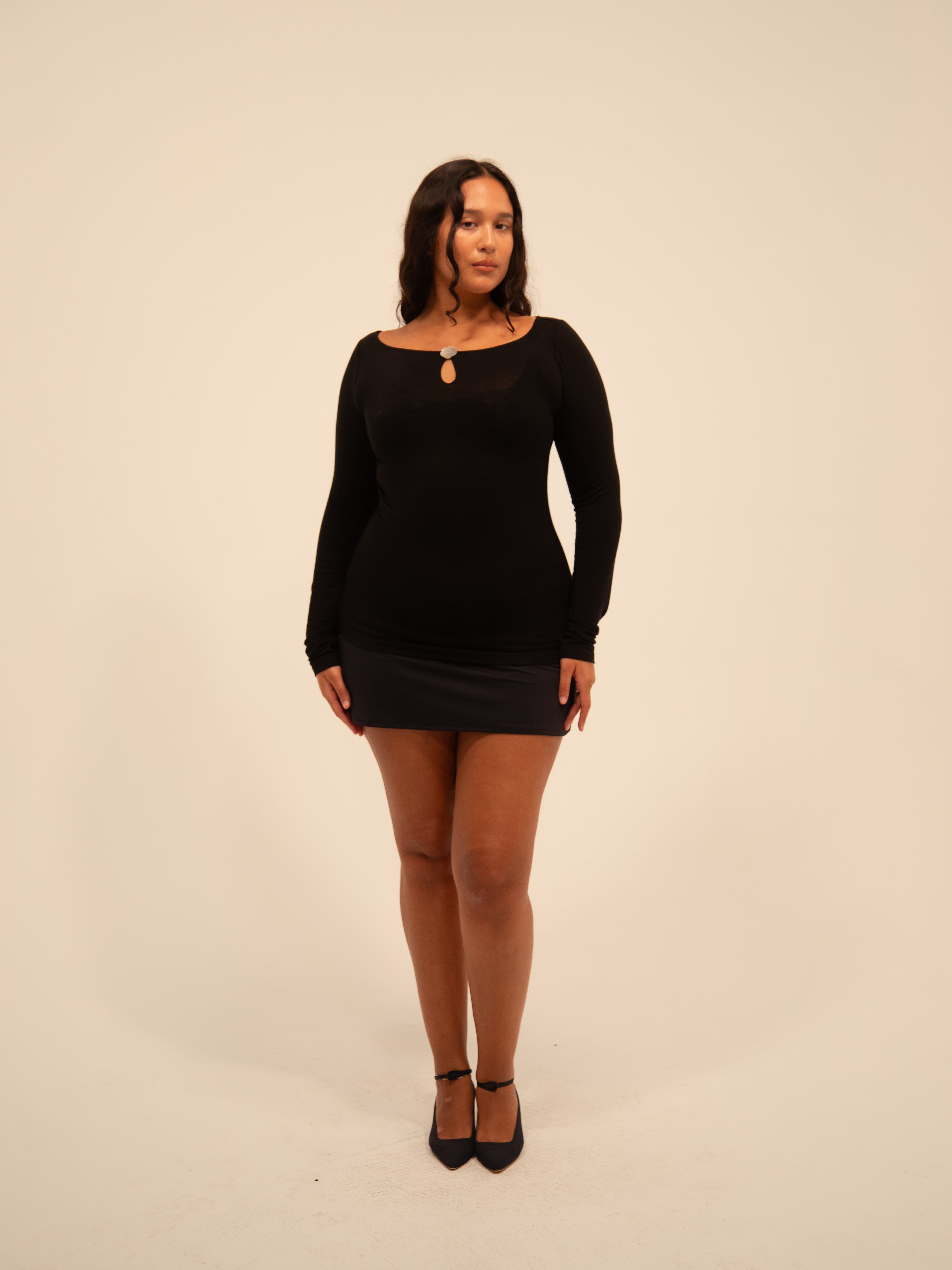 LONG SLEEVE FLOWER TOP IN BLACK