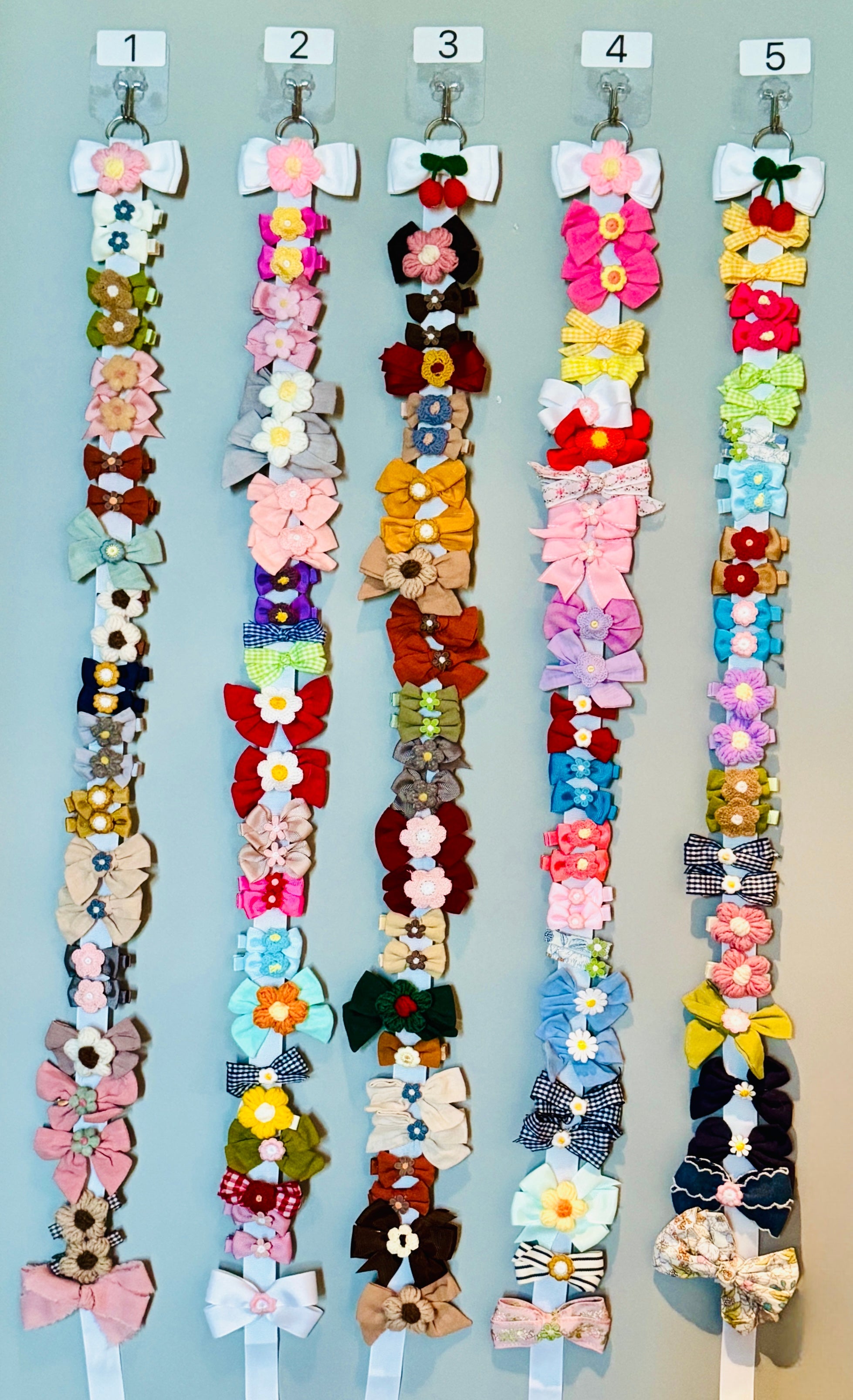 24+ CUSTOM HAIR BOWS ON AN ADORABLE HOLDER