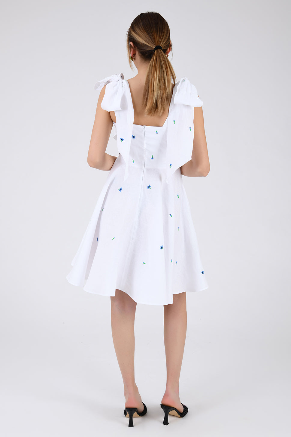 Sara Long Wanga | White
