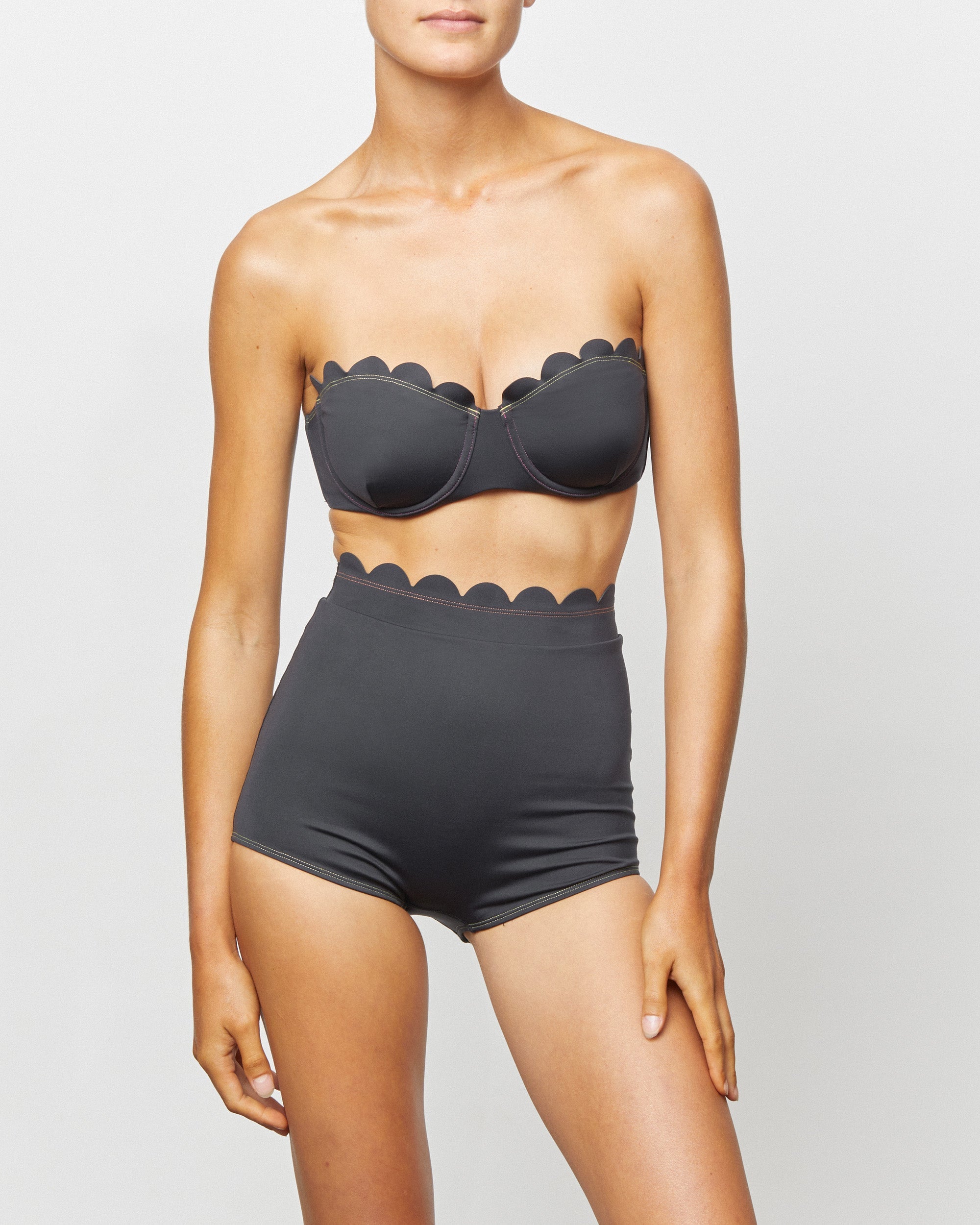 On body front of the Shell Bandeau - Conchas.