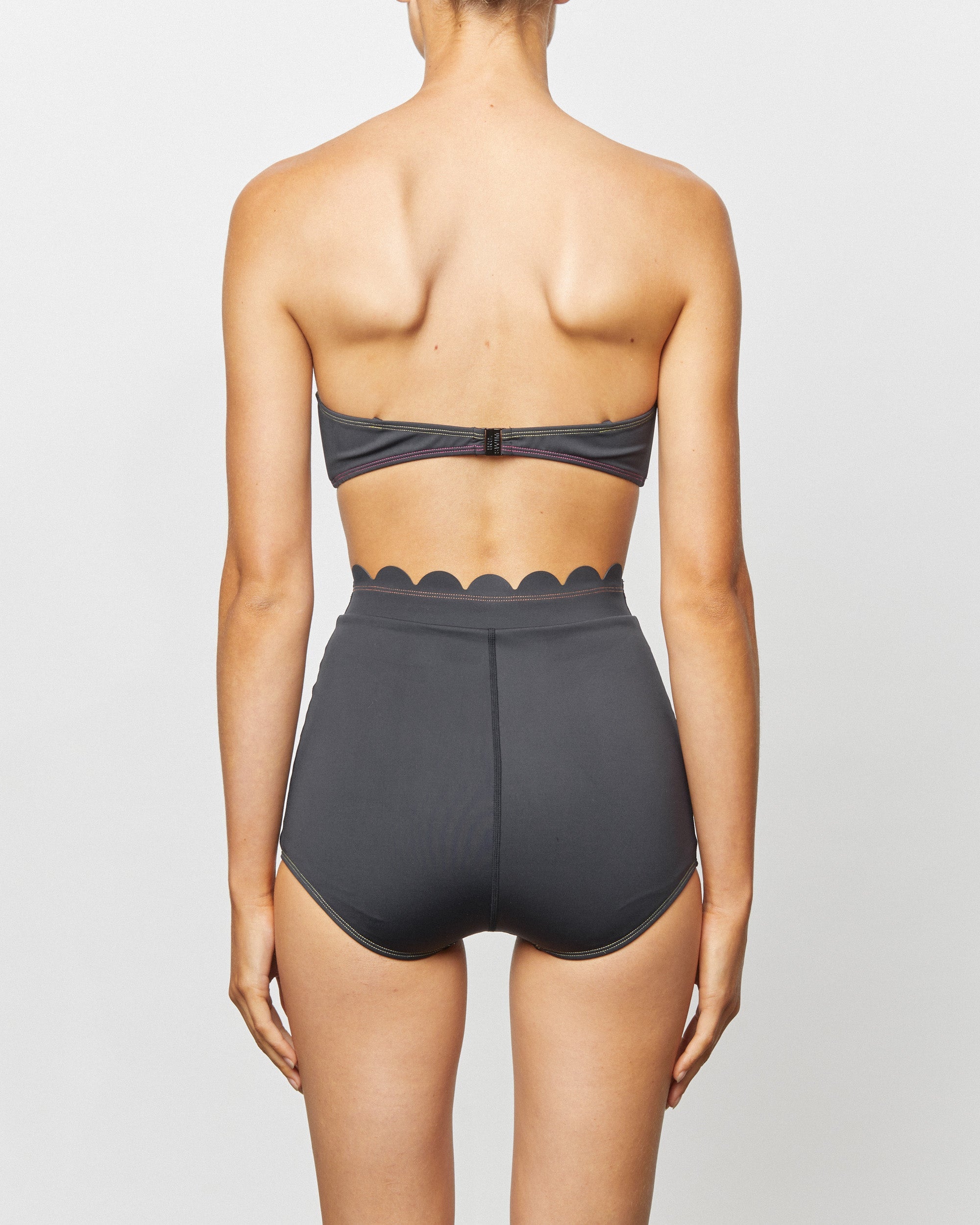 On body back of the Shell Bandeau - Conchas.