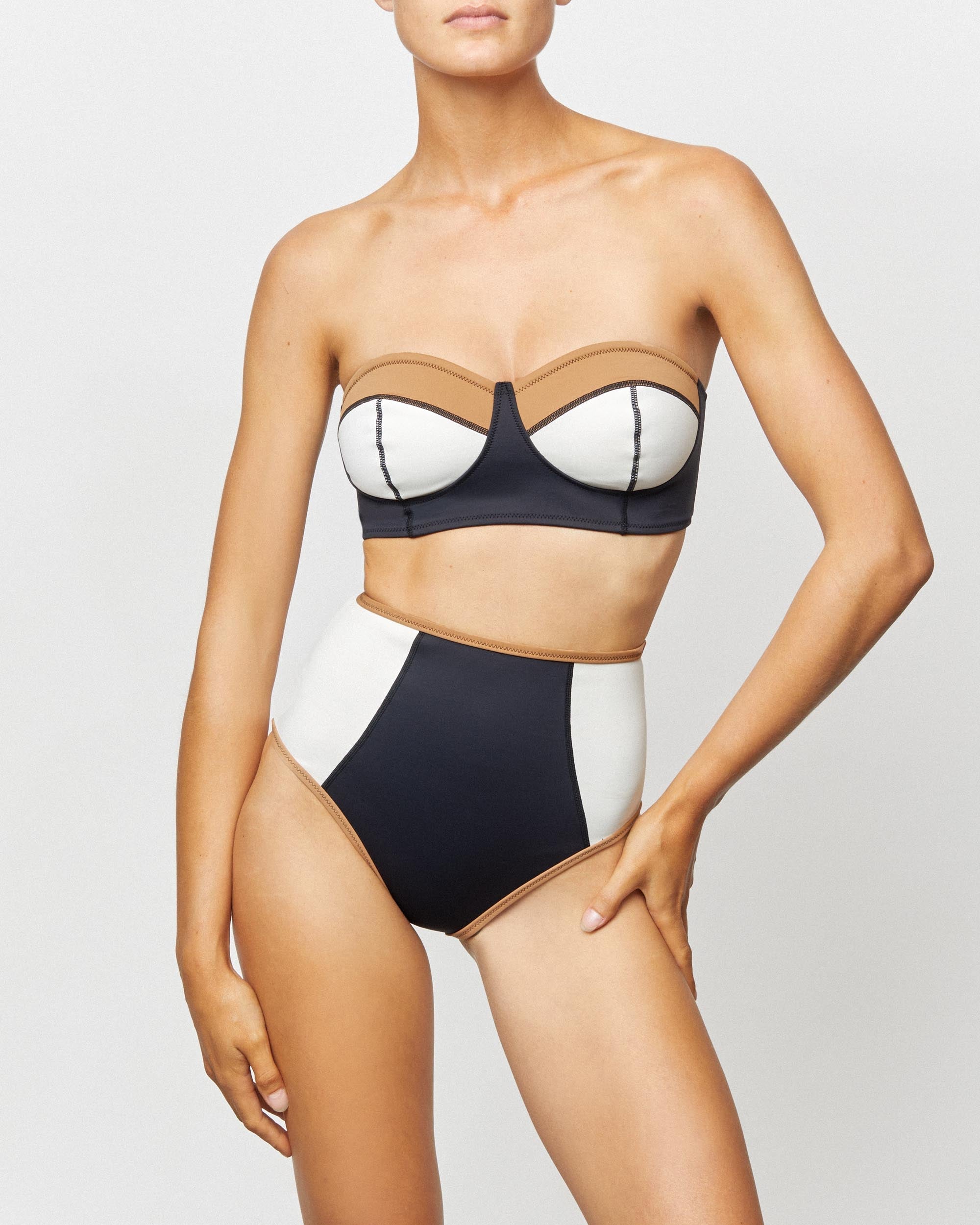On body front of the Neo Bandeau - Dundee.