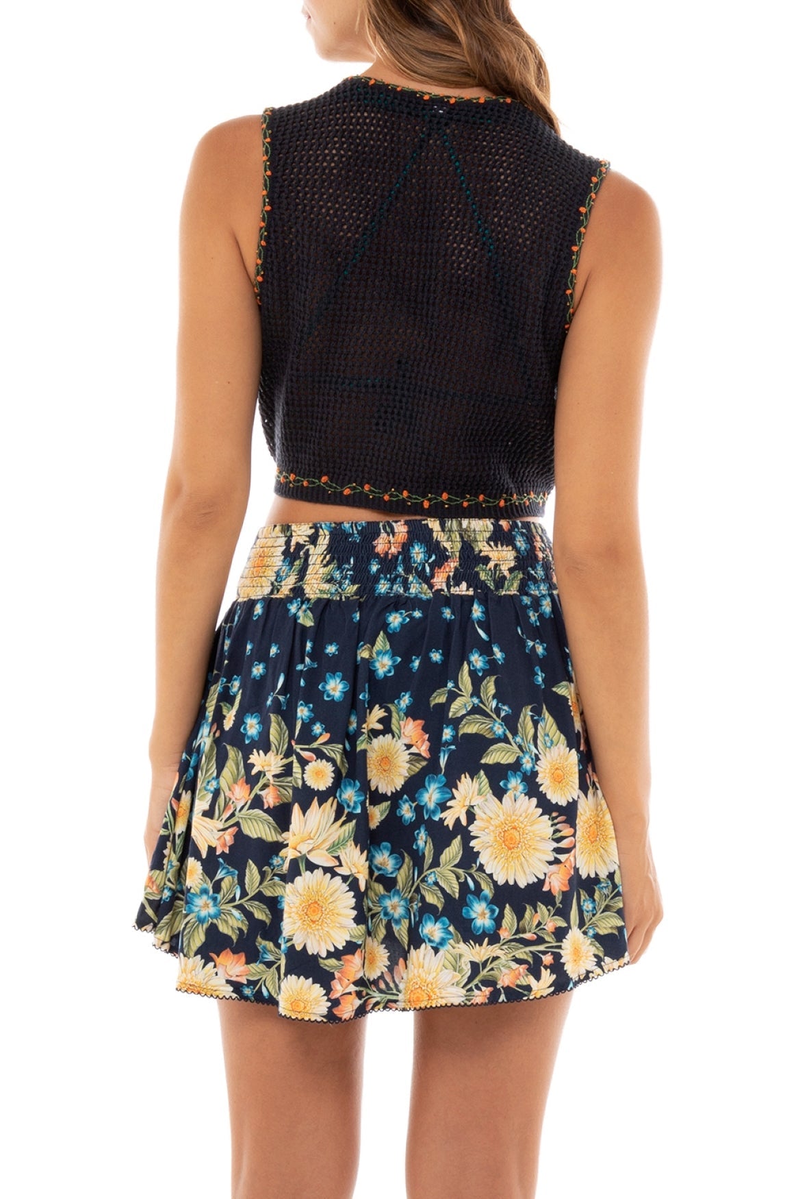 Jardim-Brit-Crop-Top-14277-back-with-model-back-with-model
