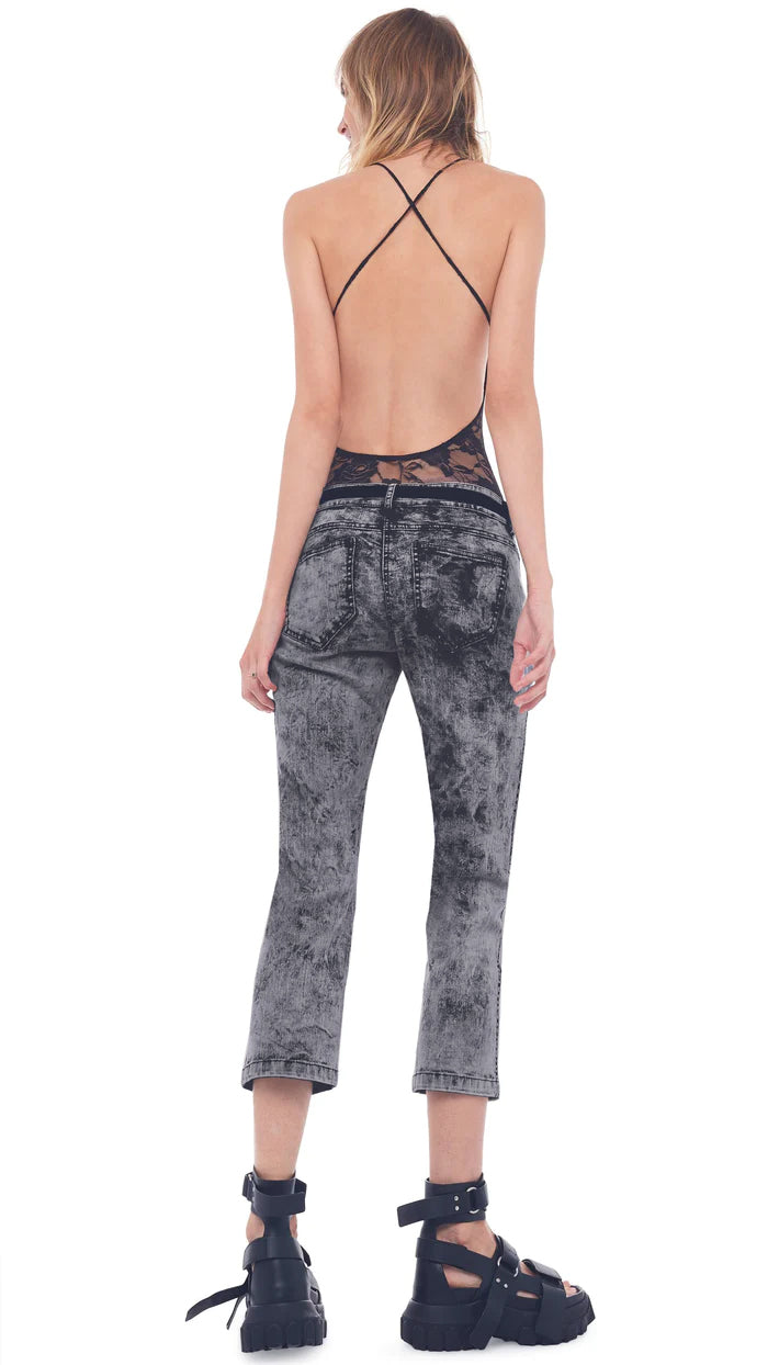 CROPPED BOOT LEG JEAN