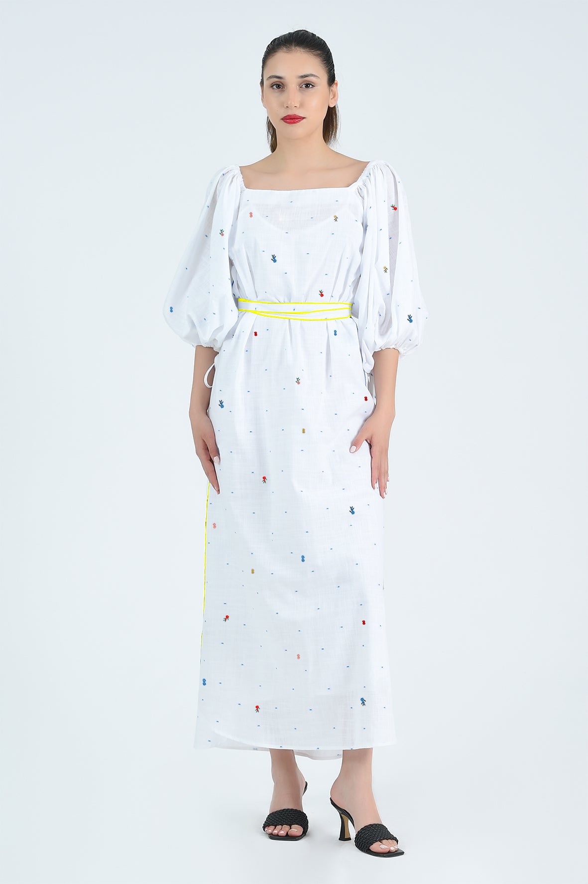 Nilufer | White (Colorful Embroidery)