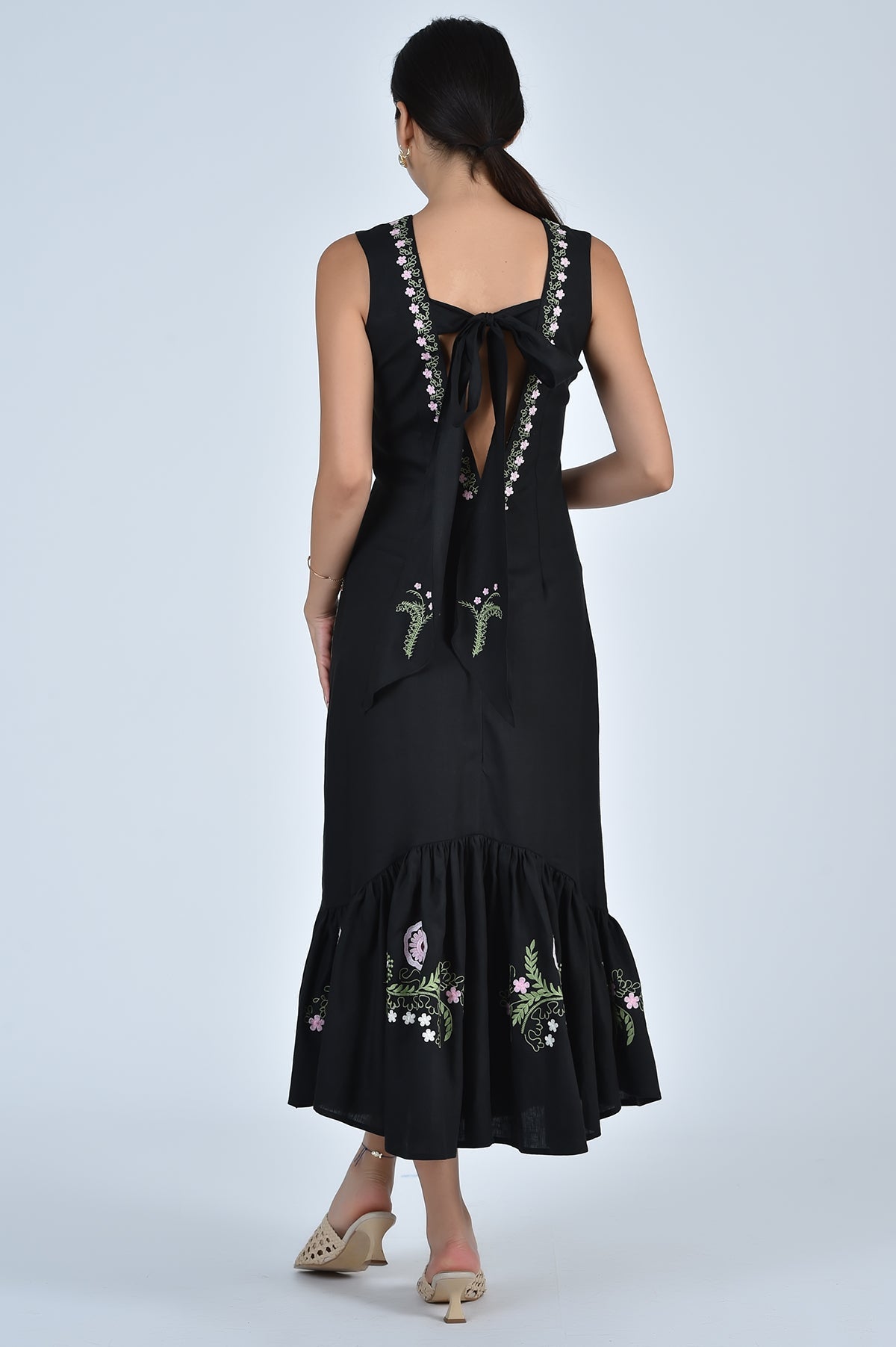 Elegance | Black (Lila Embroidery)