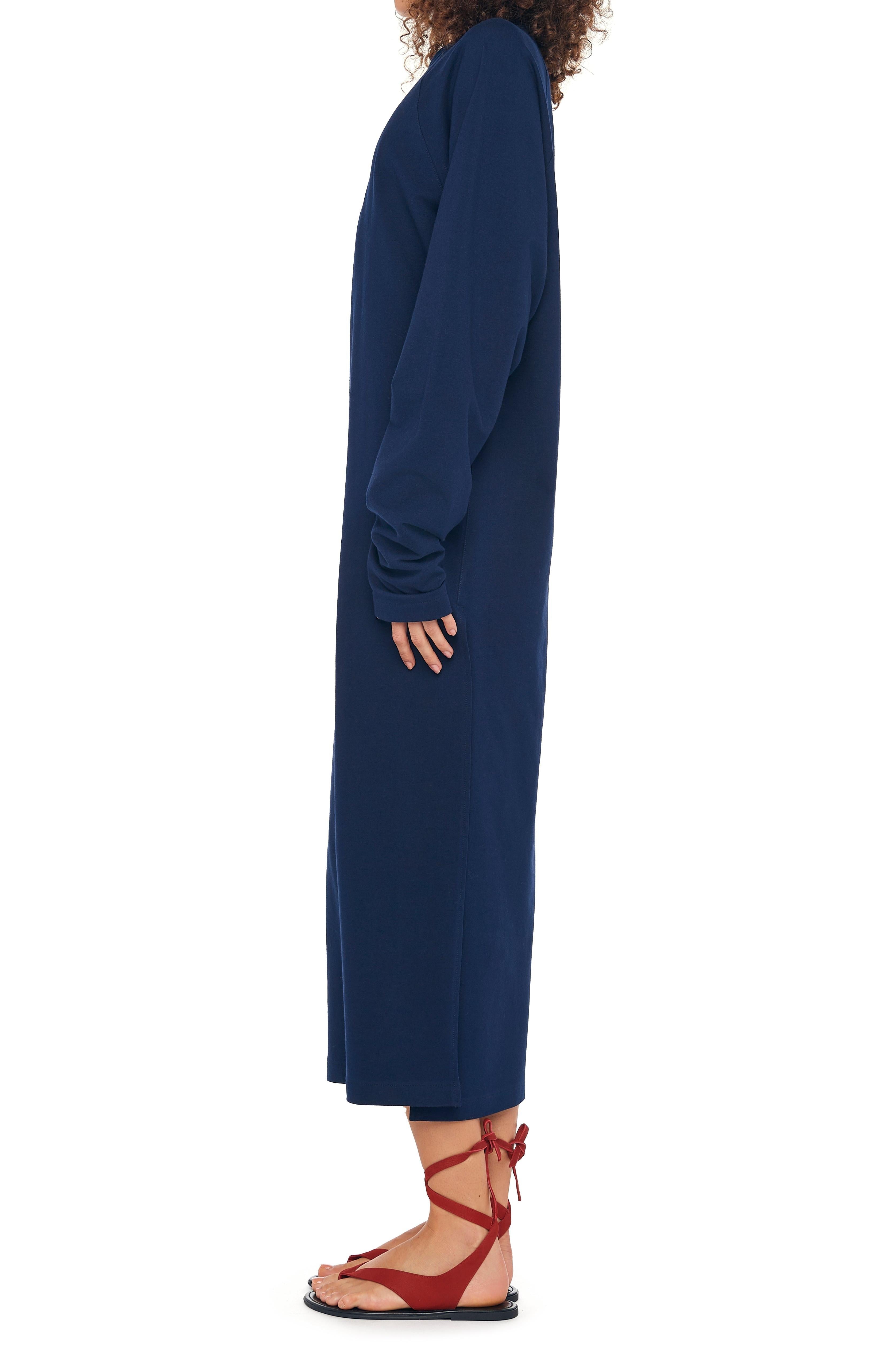 OS RAGLAN SLEEVE SIDE SLIT GOWN