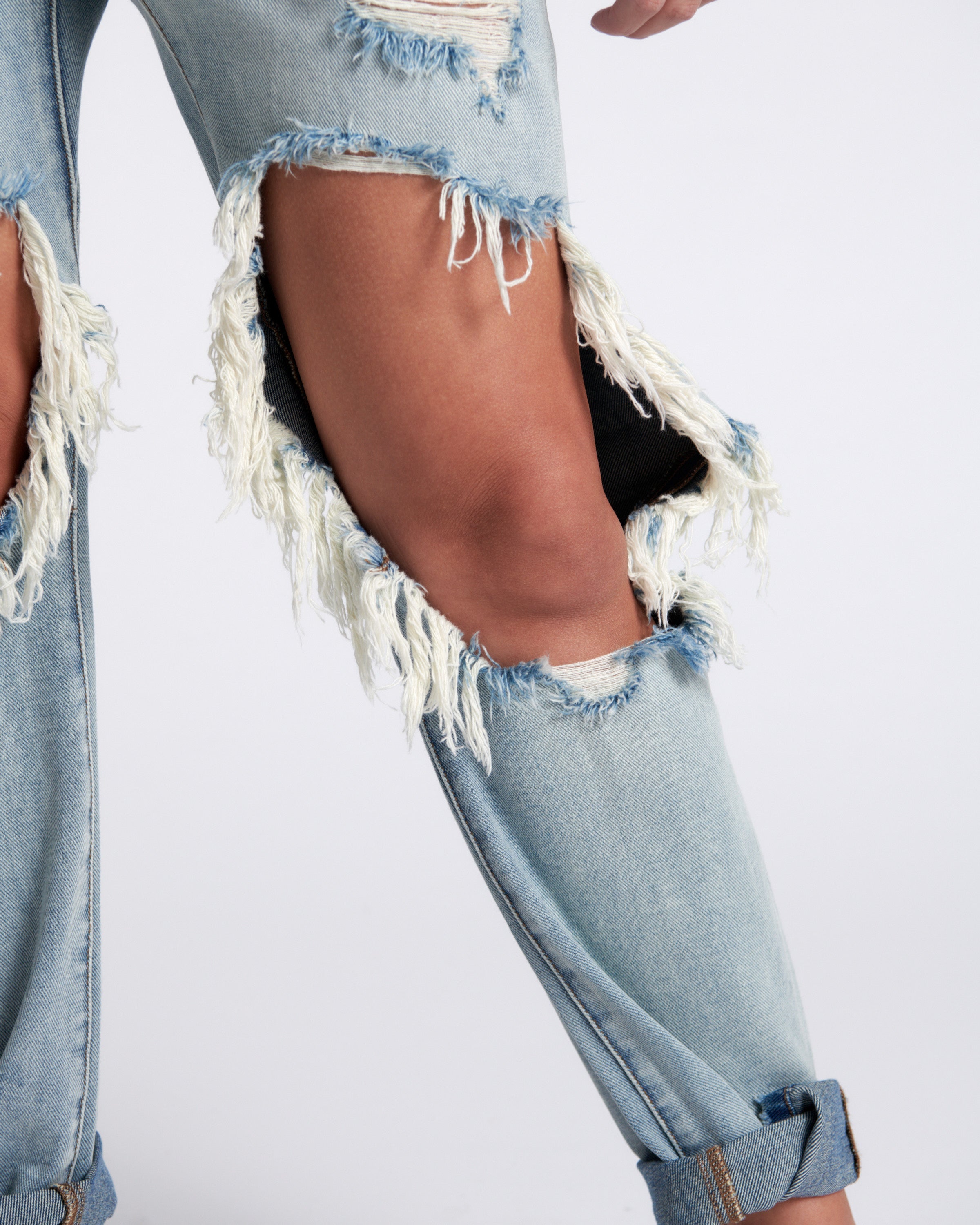 Saints Low Waist Boyfriend Denim Jeans - Montana