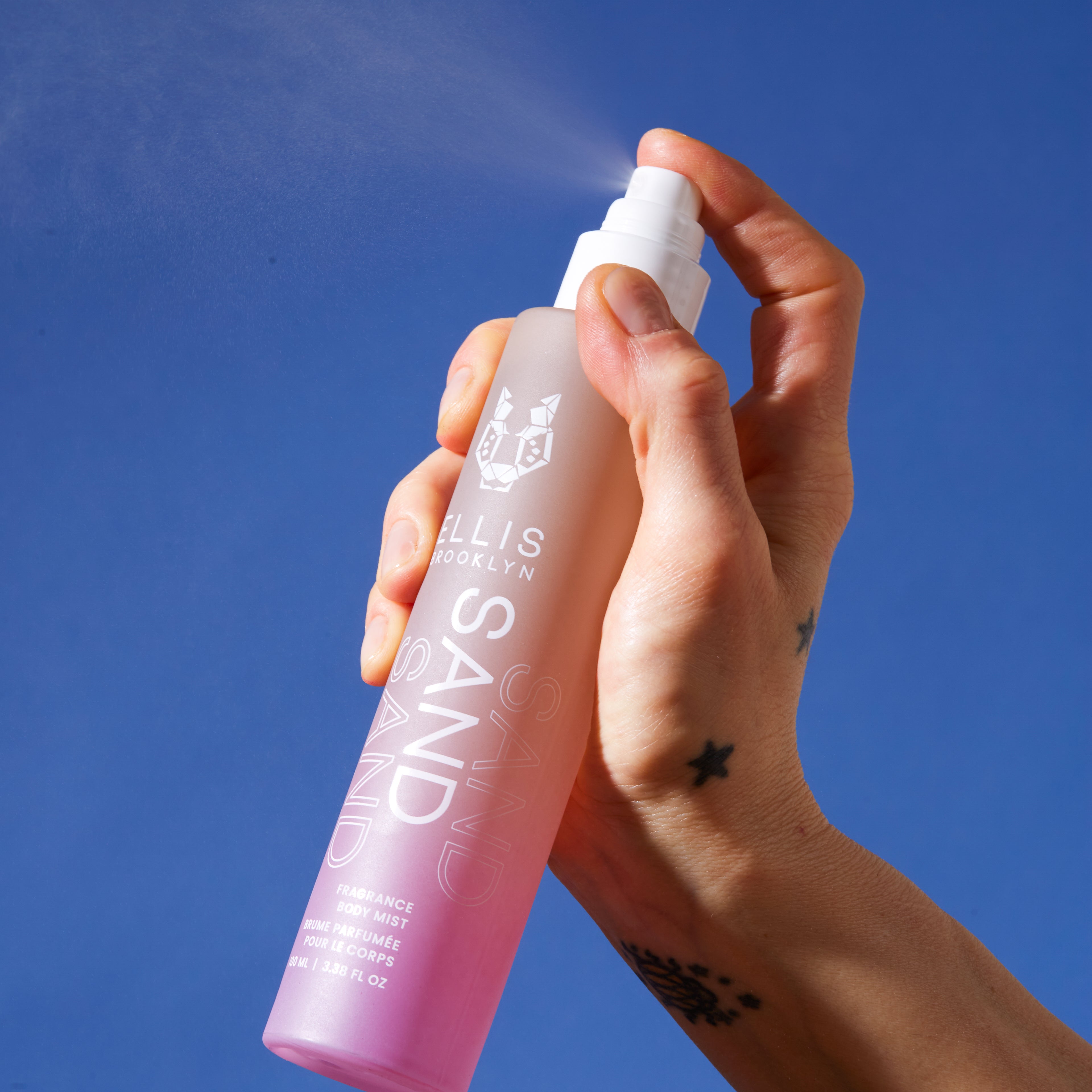 IMAGE 4: MODEL SPRAYING  SAND FRAGRANCE AND BODY MIST 100ML