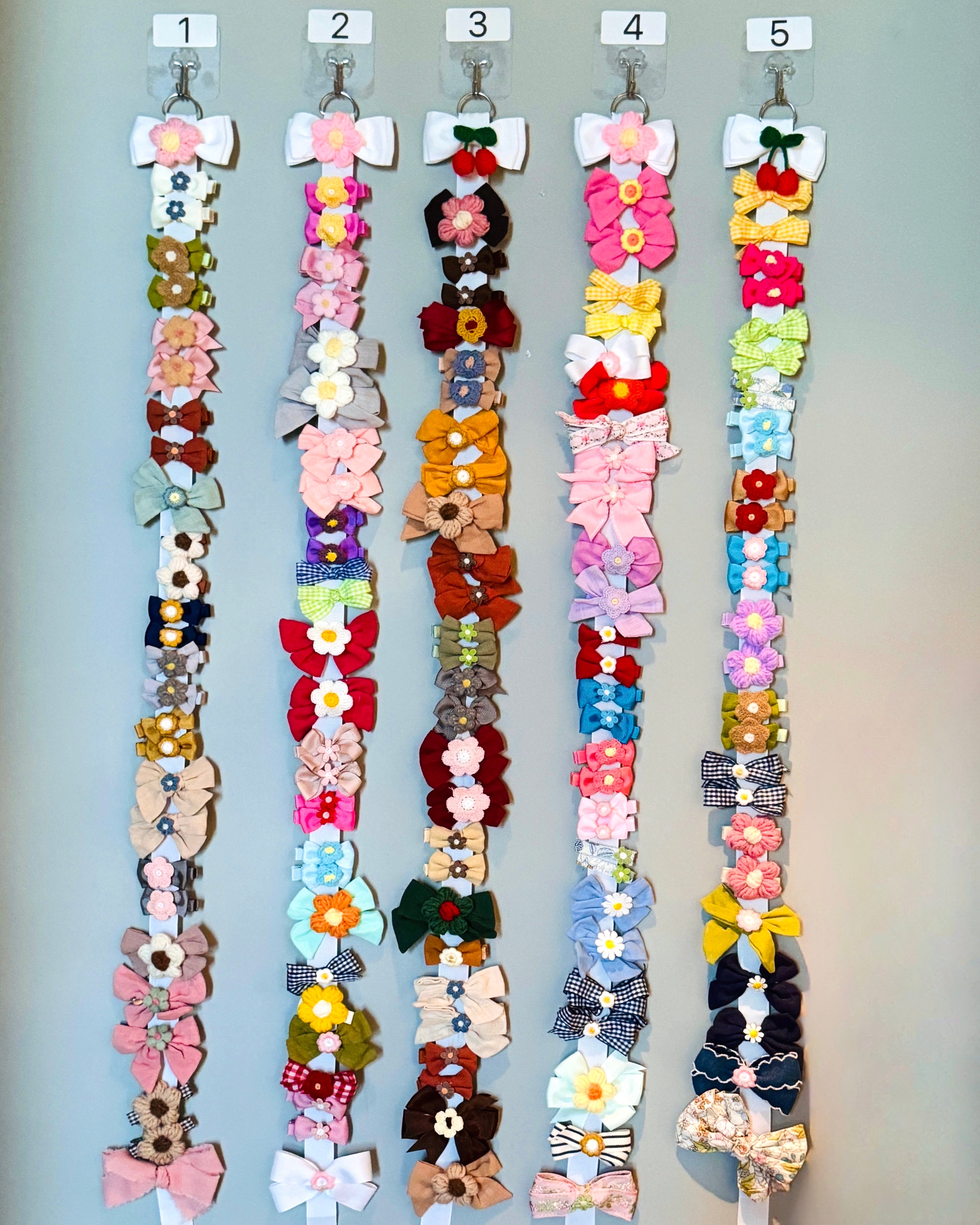 24+ CUSTOM HAIR BOWS ON AN ADORABLE HOLDER