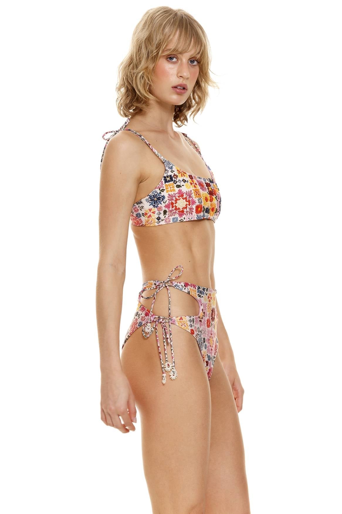 aguja-claus-bikini-bottom-12817-side-with-model
