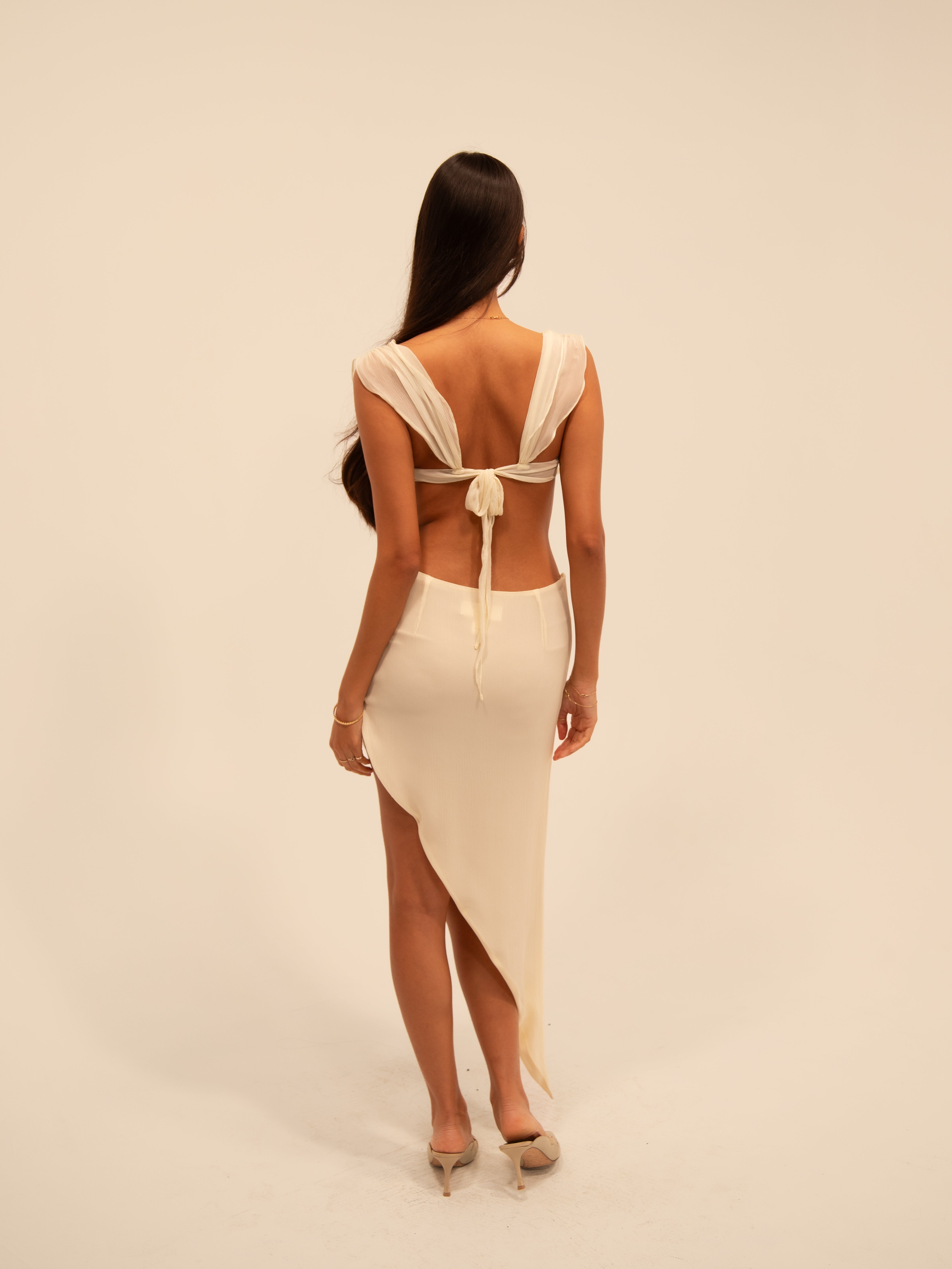 SWOOSH SKIRT IN CREAM