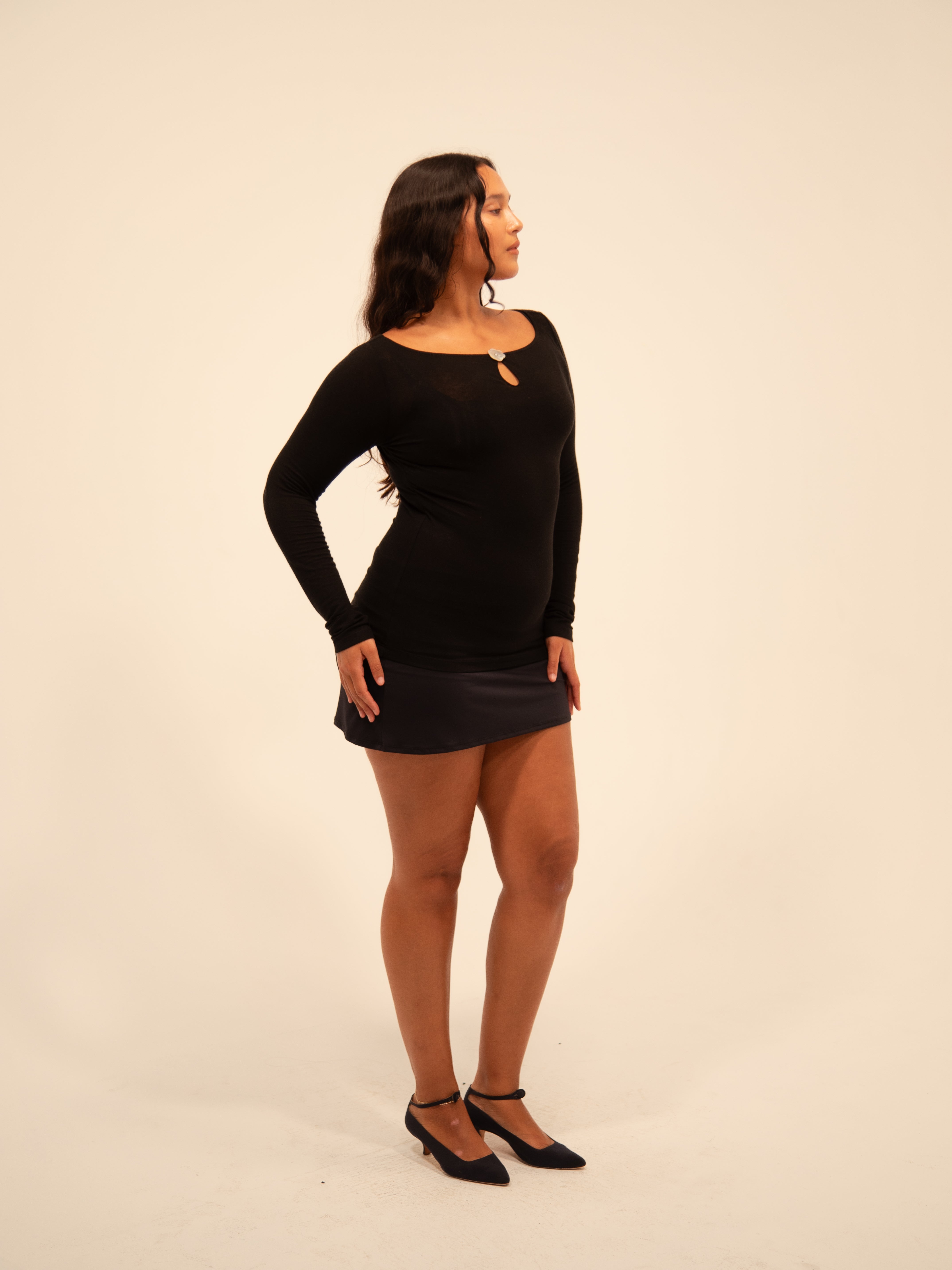 LONG SLEEVE FLOWER TOP IN BLACK