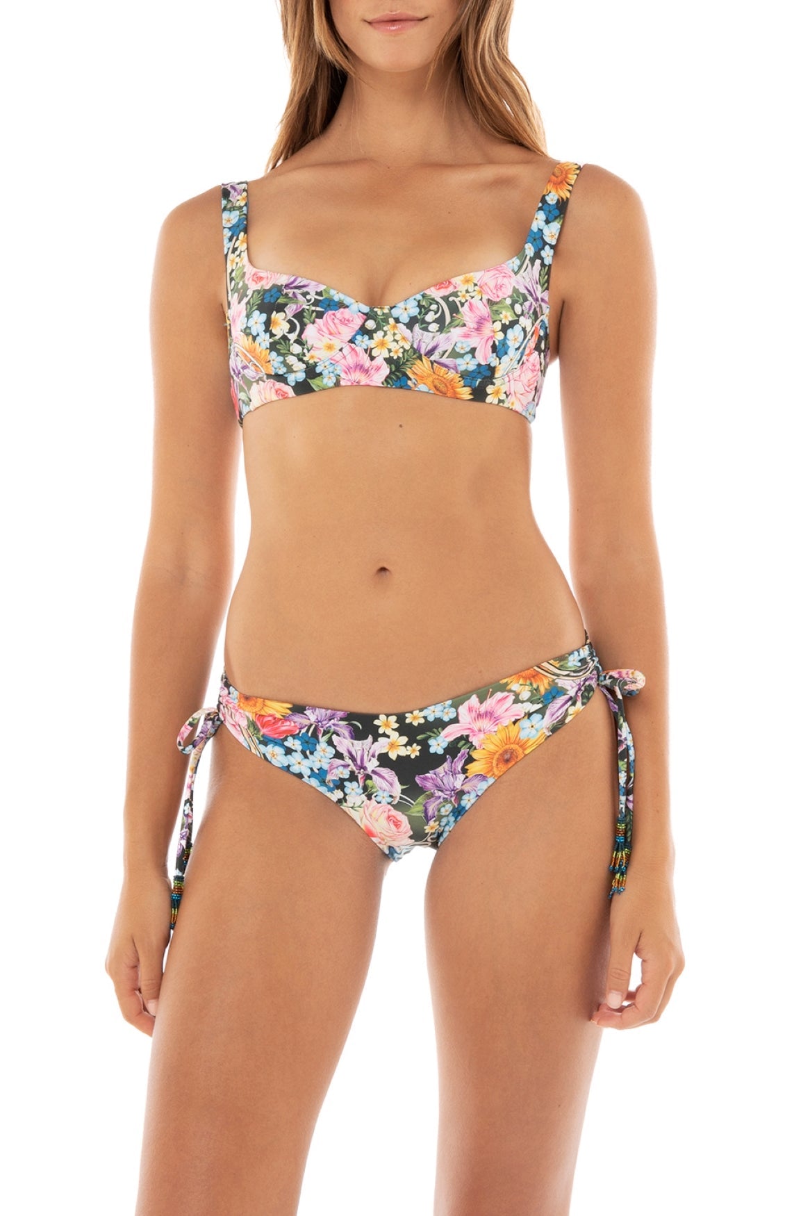 Balena-Bikini-Top-13470-front-with-model