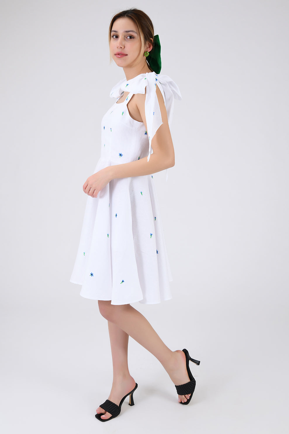 Sara Long Wanga | White