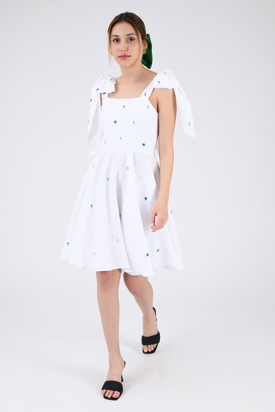Sara Long Wanga | White