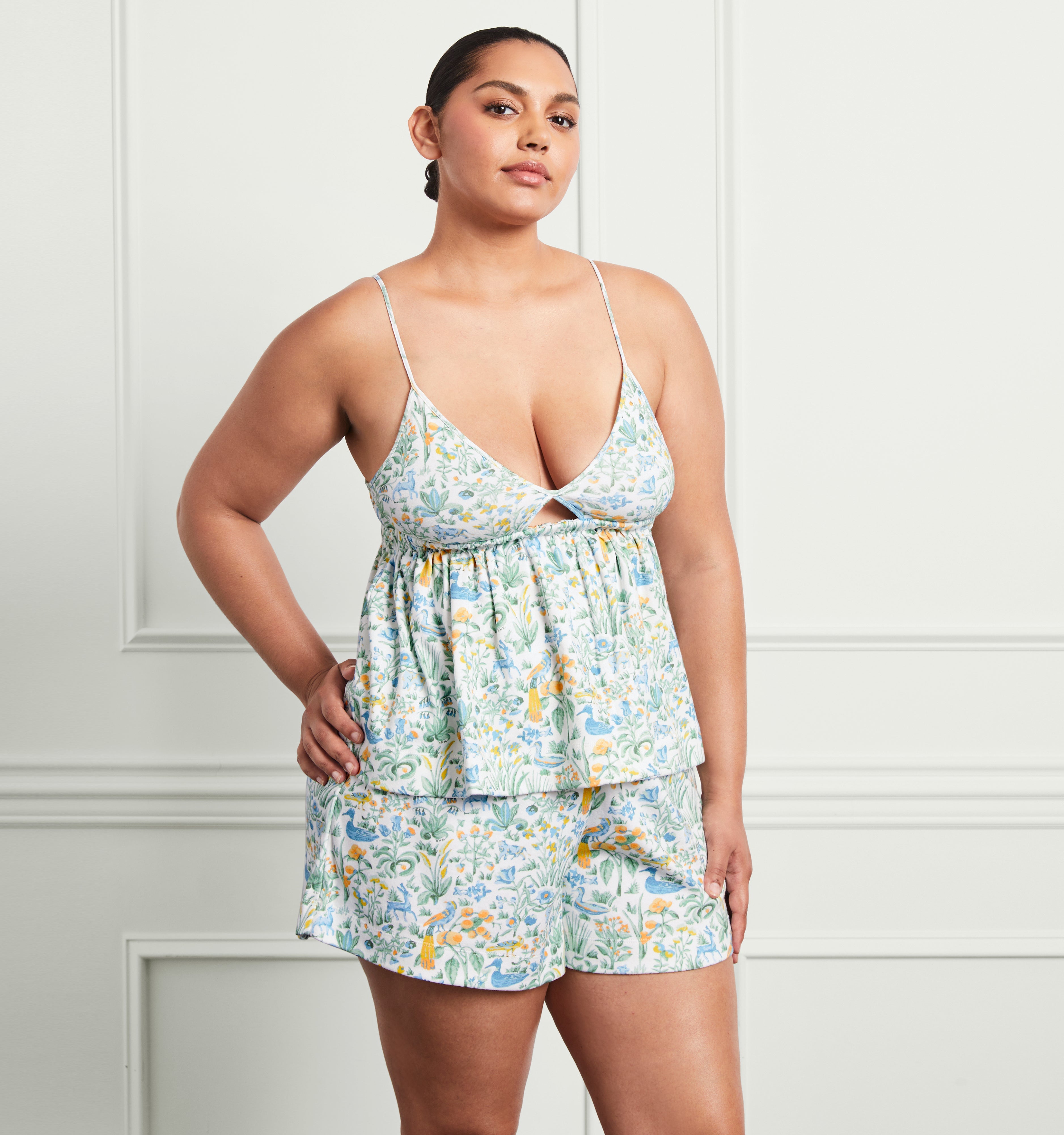 Stephanie wears a size XL in the Multi Sherwood Forest color:multi sherwood forest 