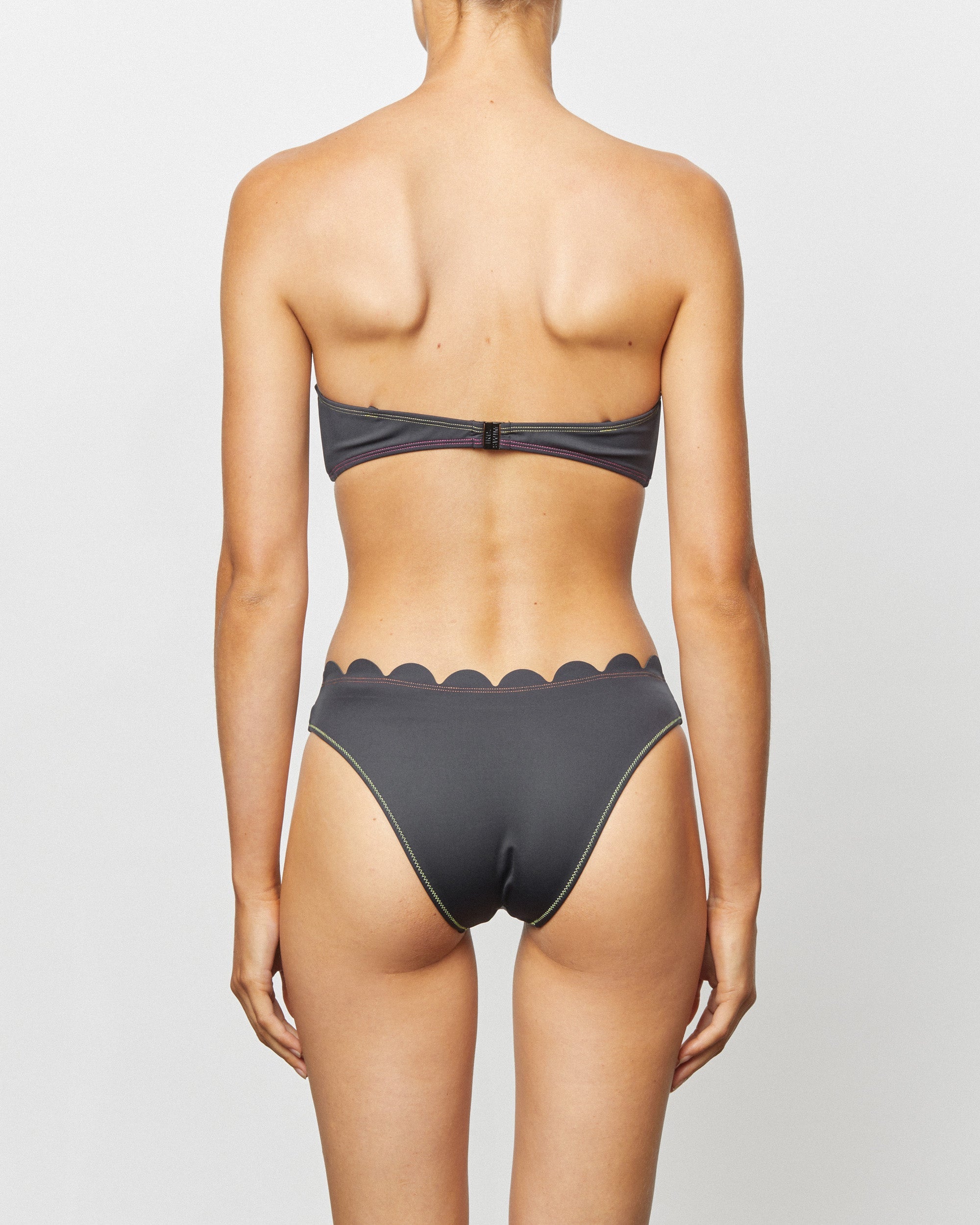 On body back of the Shell Pant - Conchas. 