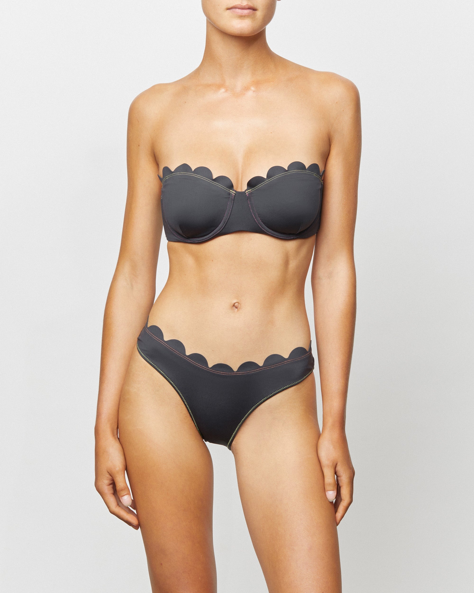 On body front of the Shell Pant - Conchas. 