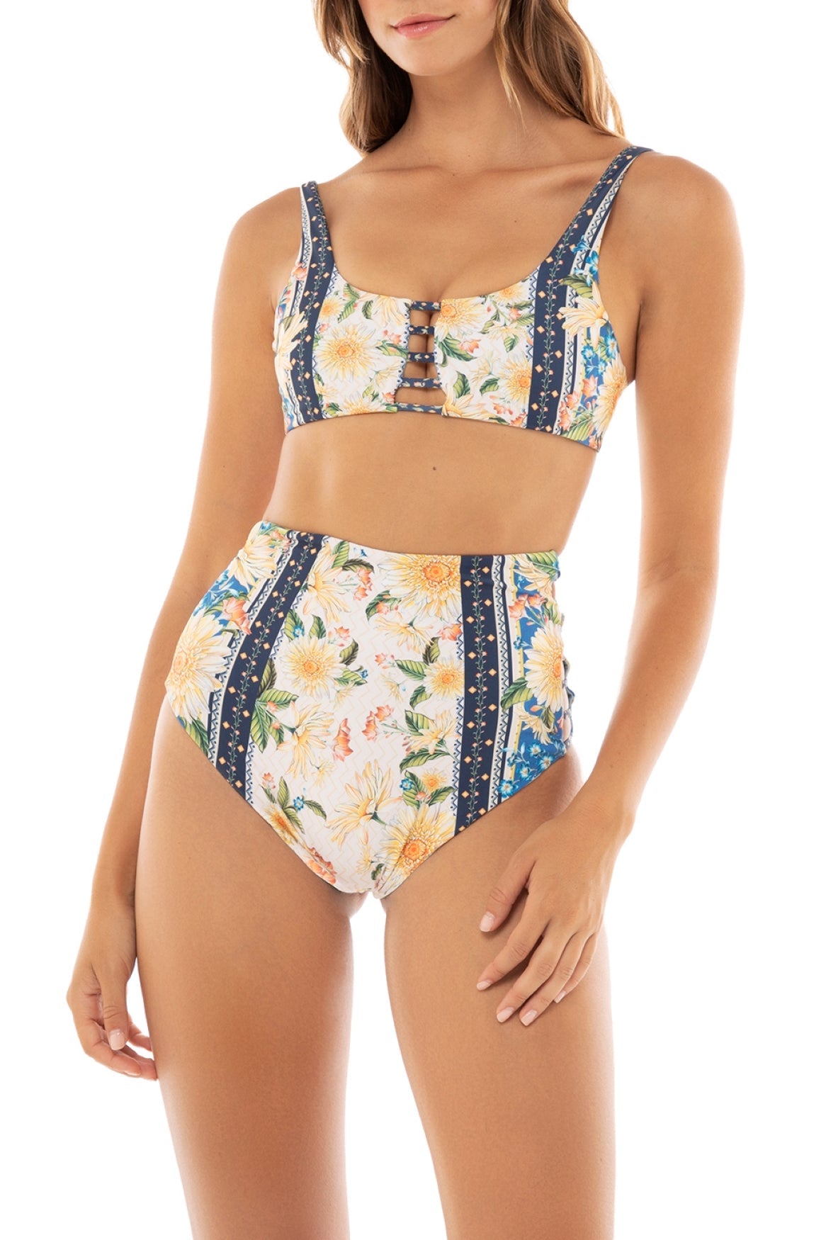 Jardim-Martina-Bikini-Top-14268-front-with-model