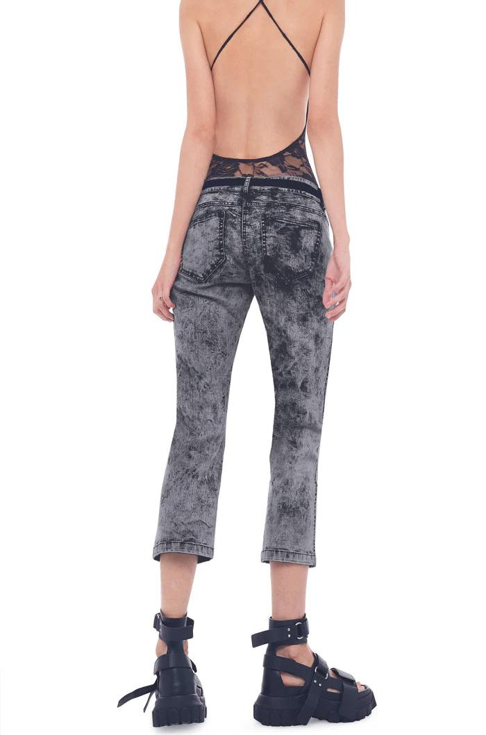 CROPPED BOOT LEG JEAN