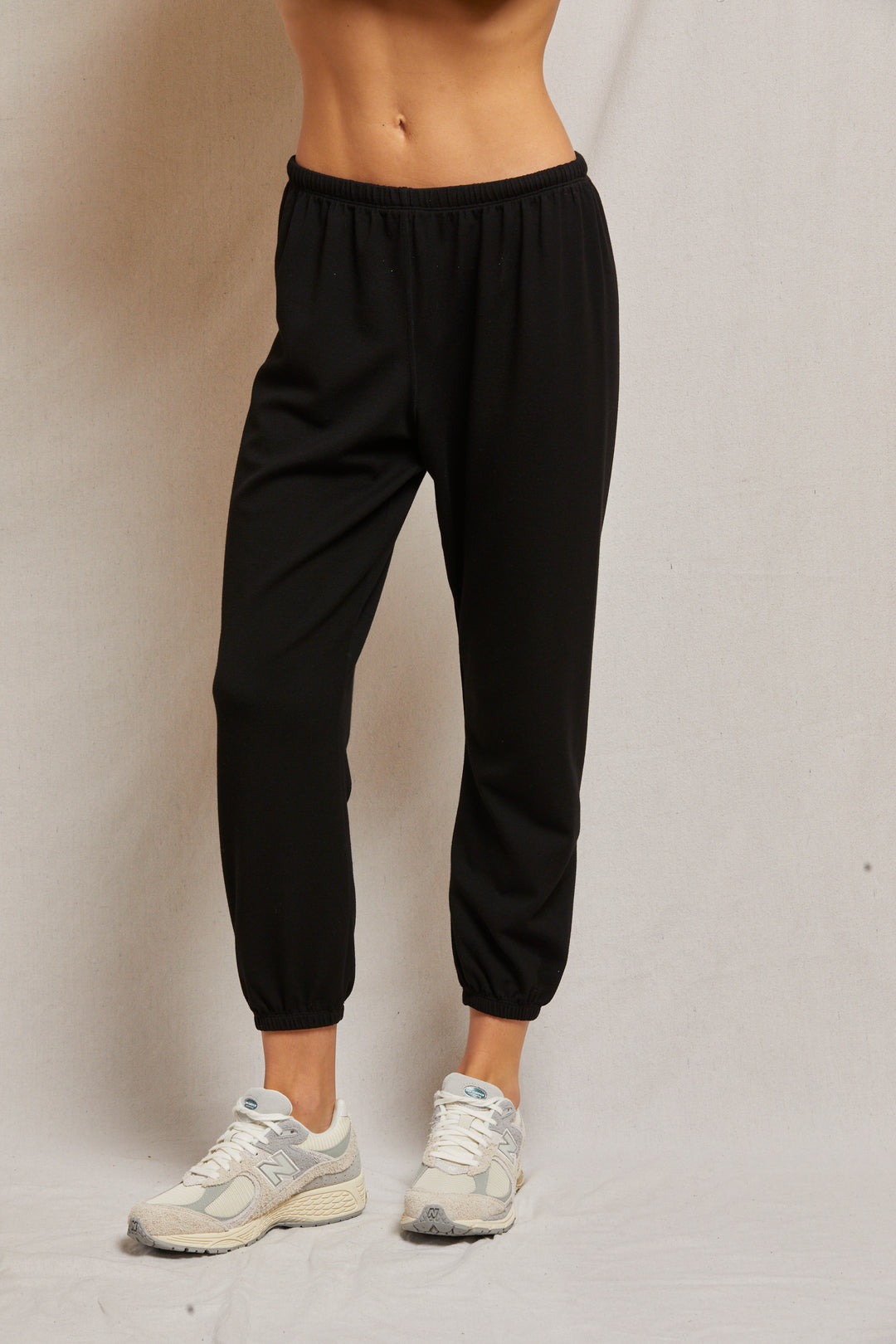 B83 - Leah - Travel Jogger