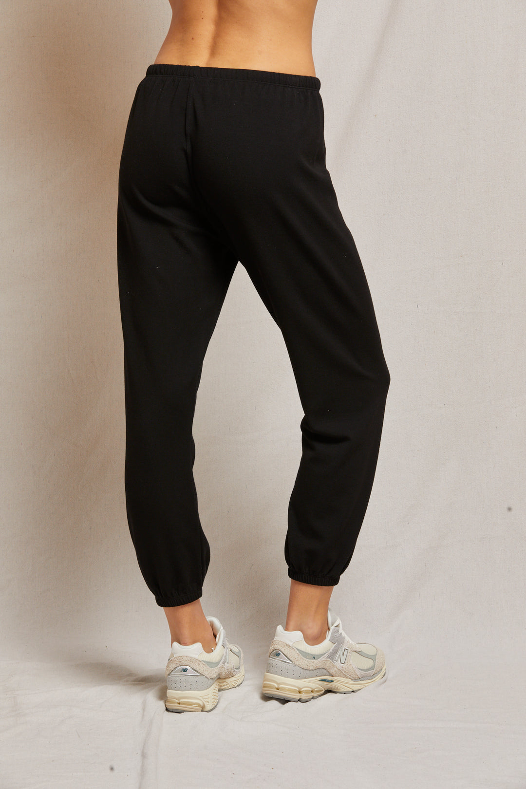B83 - Leah - Travel Jogger