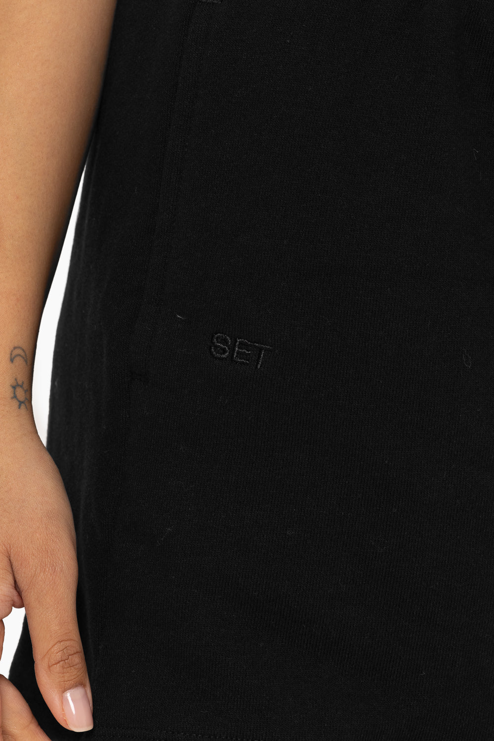 SET, EMBROIDERED HEAVYWEIGHT SWEATS DRAWSTRING SWEATPANTS IN ONYX