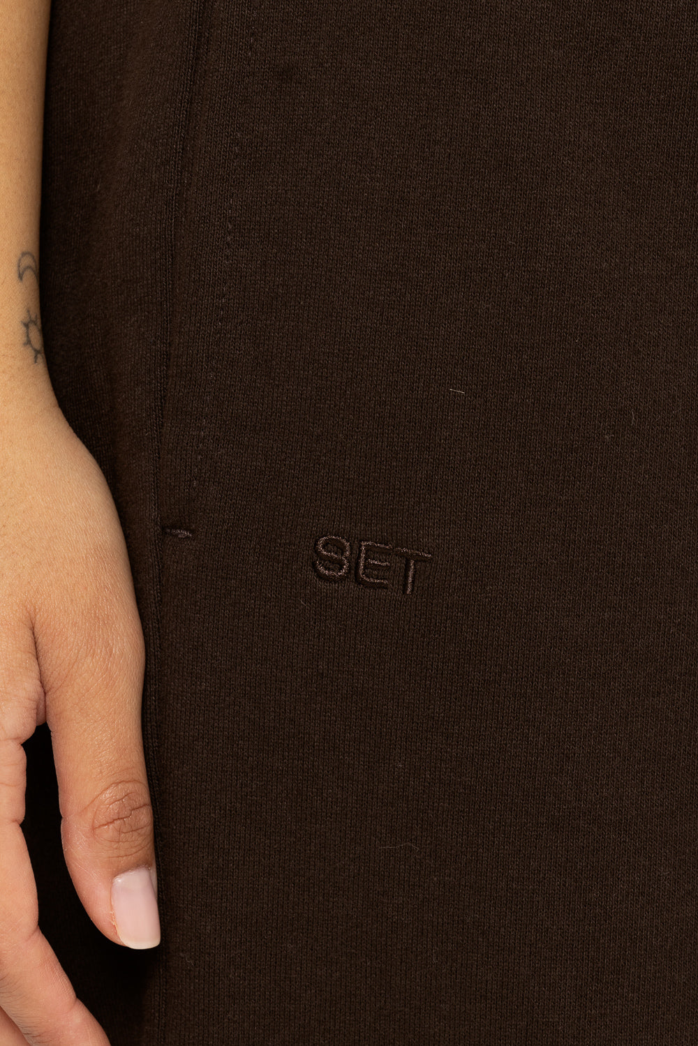 SET, EMBROIDERED HEAVYWEIGHT SWEATS SWEAT SHORTS IN ESPRESSO