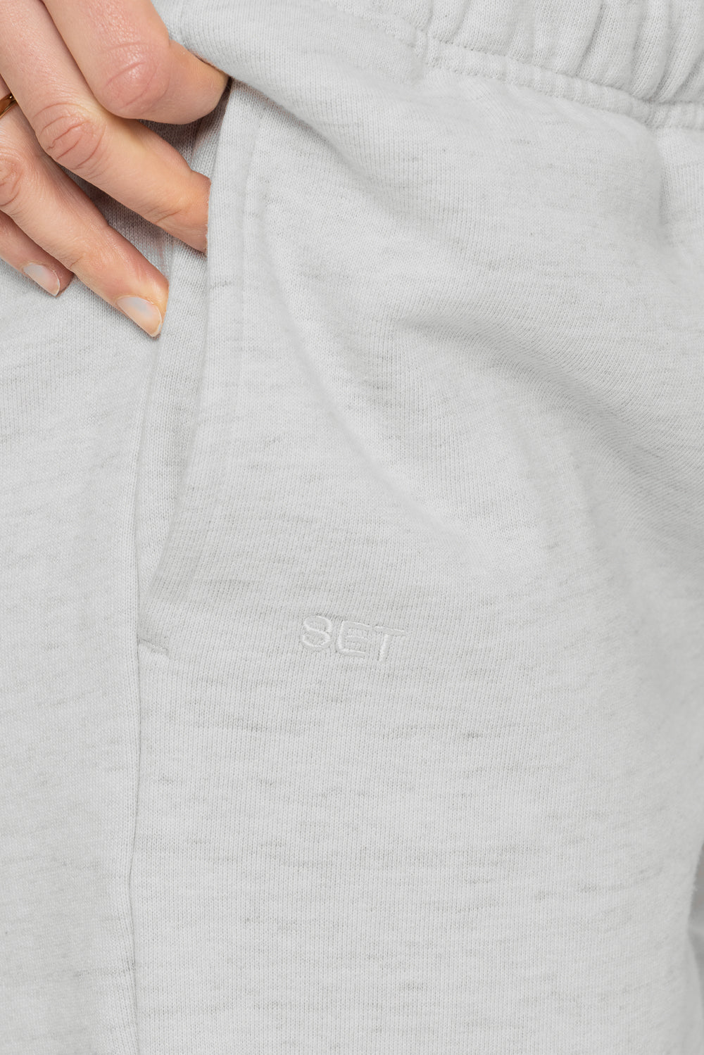 SET, EMBROIDERED HEAVYWEIGHT SWEATS SWEAT SHORTS IN HEATHER GREY