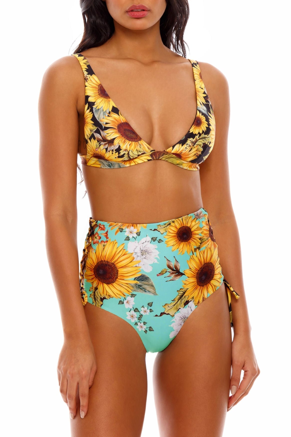 Sunshower-Evony-Bikini-Top-9270-front-with-model-2