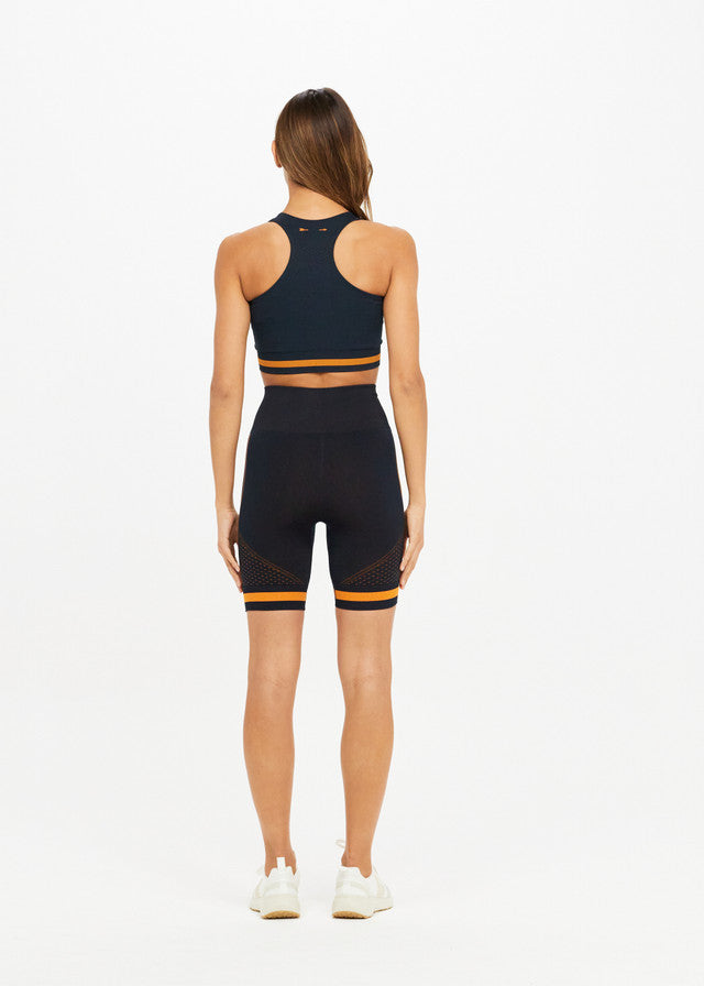 Seamless Spin Short