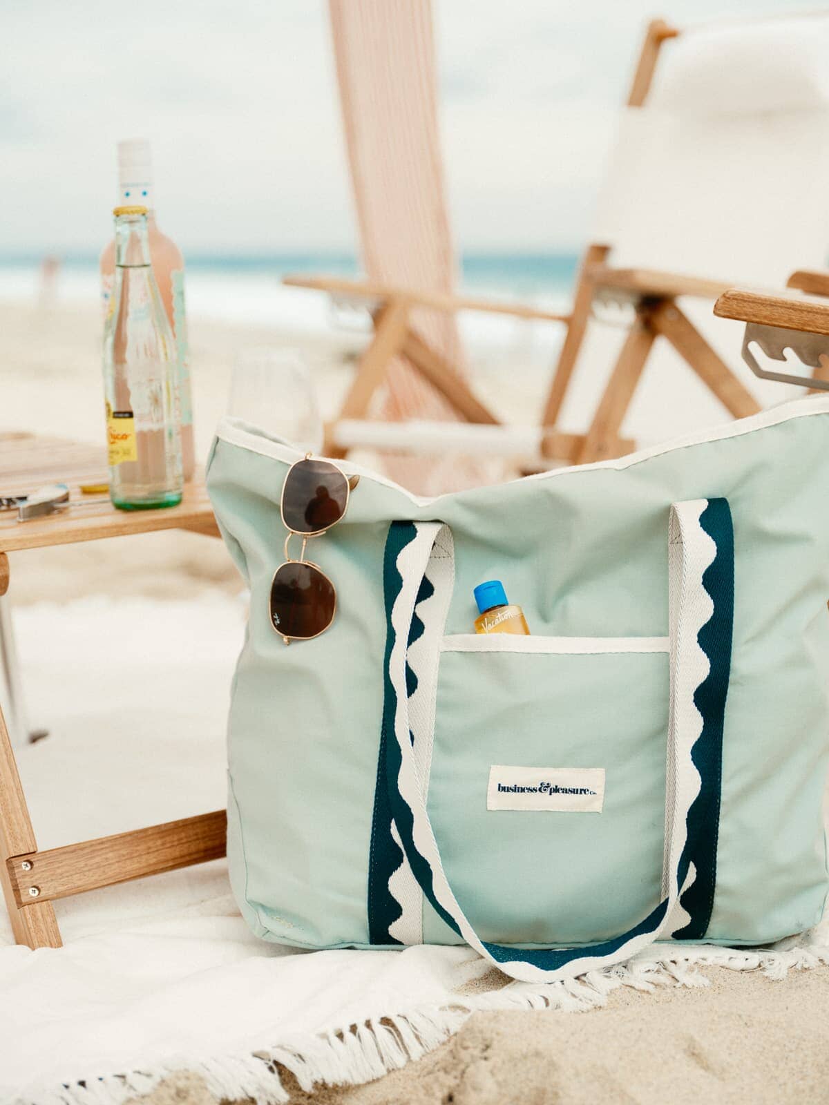 Riviera green beach bag on the beach